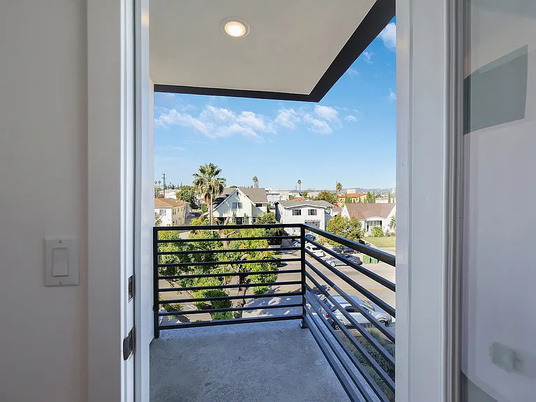 1858 S Redondo Blvd #5/6 — Photo 26