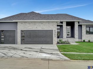 8245 S 97th St, Lincoln, NE 68526