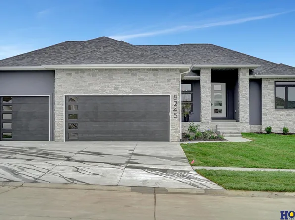 8245 S 97th St, Lincoln, NE 68526