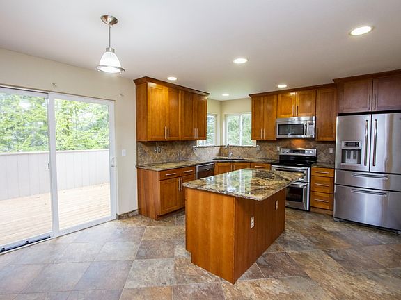 2nd image of 1406 Brooke Ct