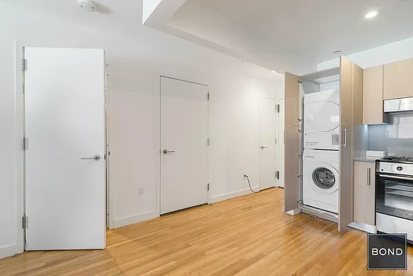 Rented by Bond New York | media 19