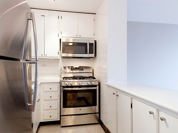 4th image of 330 E 39th St APT 35E