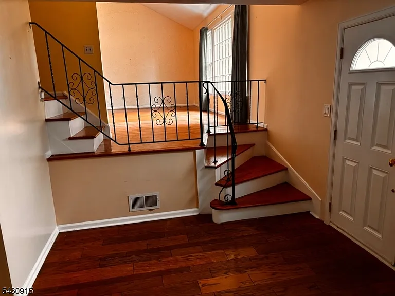 68 Meadowbrook Rd — Photo 2