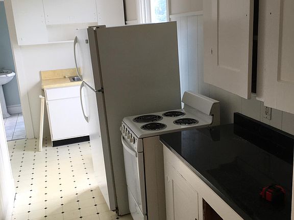 5th image of 518 Auburn St APT 2