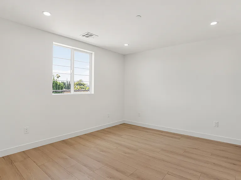 11502 Valjean Ave #3/4 — Photo 9