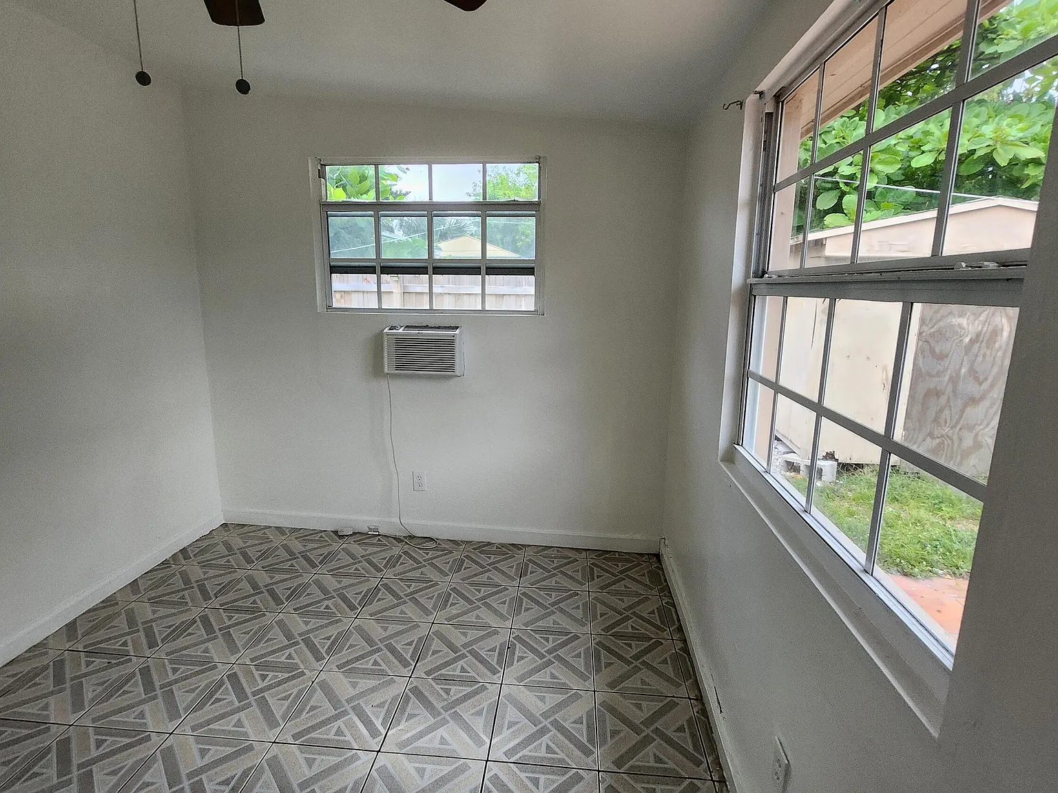 2 bed, 1.0 bath, 1283 sqft, $1,800 — Photo 2