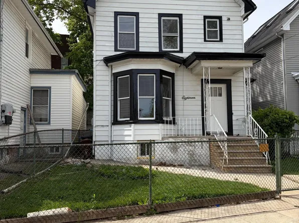 18 Cottage Pl, Staten Island, NY 10302