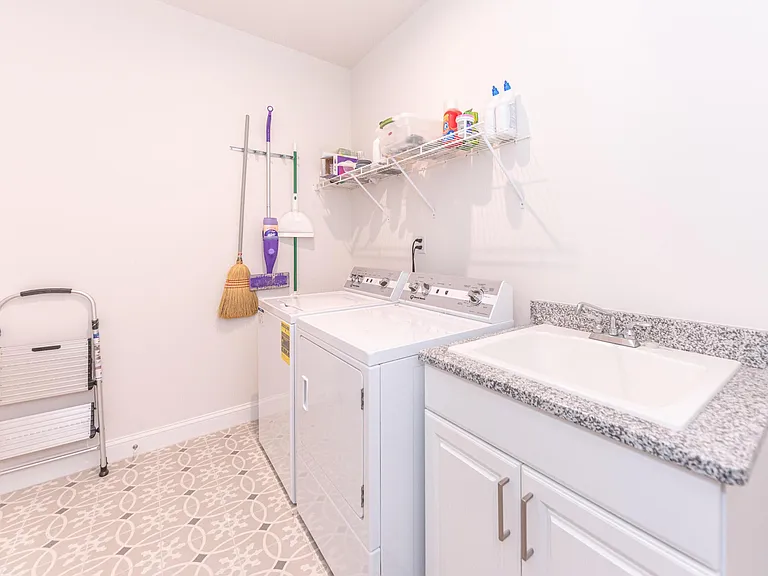 3341 Roseford Blvd — Photo 44