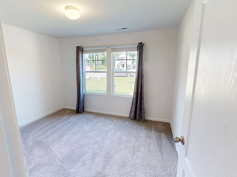 517 Phoenix Ln — Photo 9