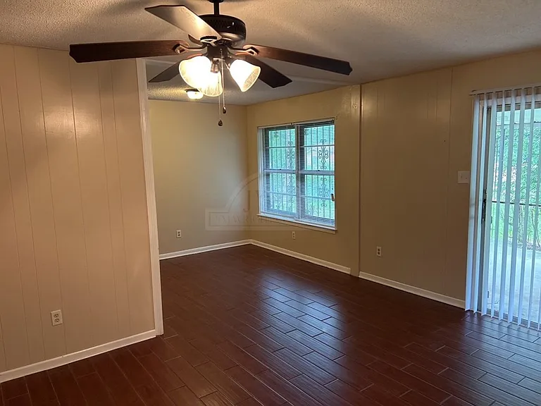 1013 Kathey Dr — Photo 5