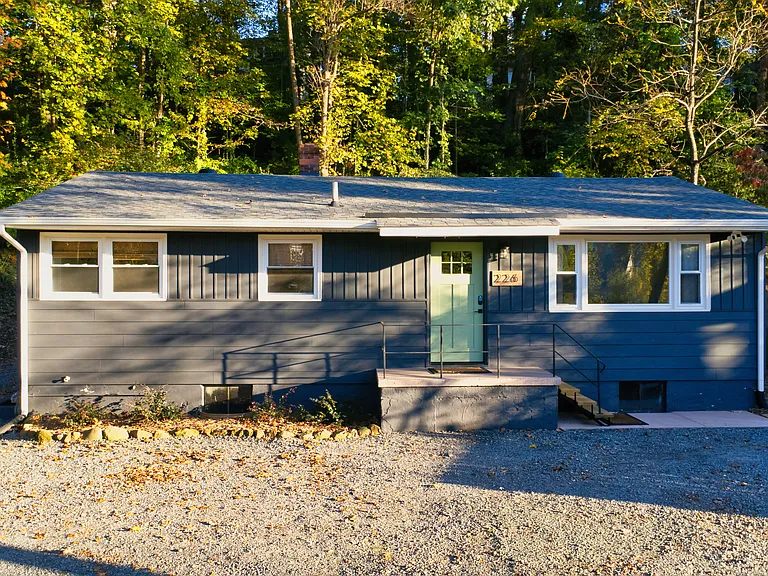 226 Sunset Ave — Photo 1