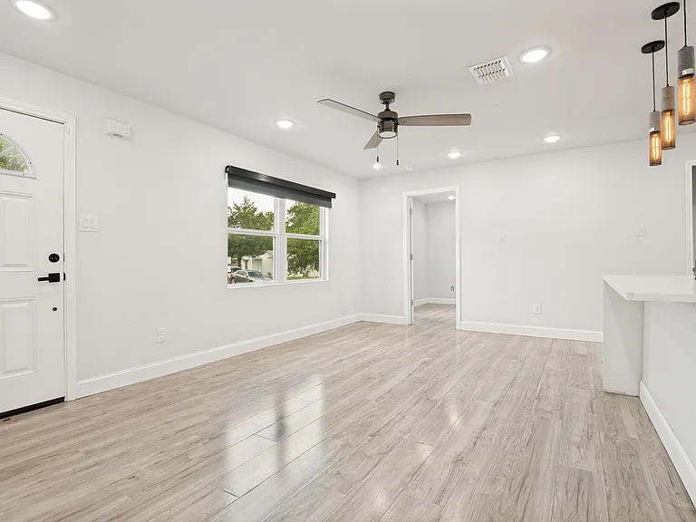 1301 Cardinal St — Photo 14