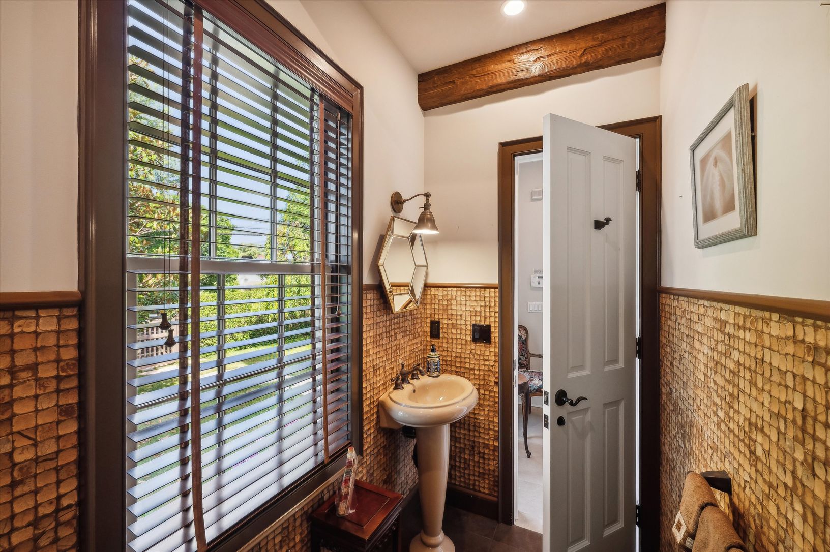  Powder Room
