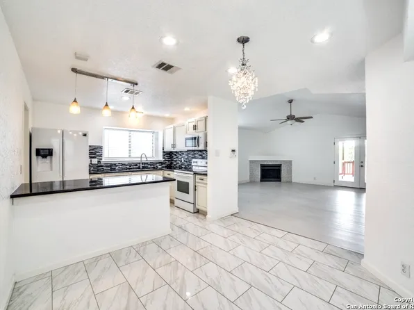 431 Saddlebrook, San Antonio, TX 78245