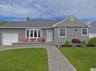 34 W Kissimee Rd, Lindenhurst, NY 11757