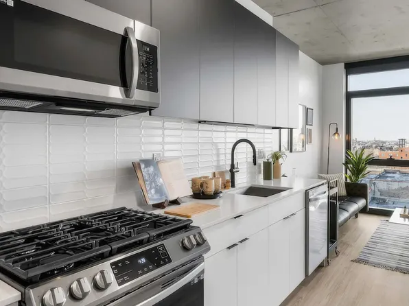 201 N Elizabeth St #908, Chicago, IL 60607