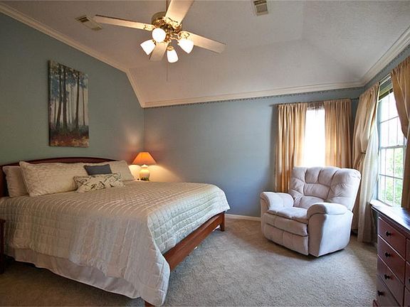 4th image of 2018 Cannonbury Ln