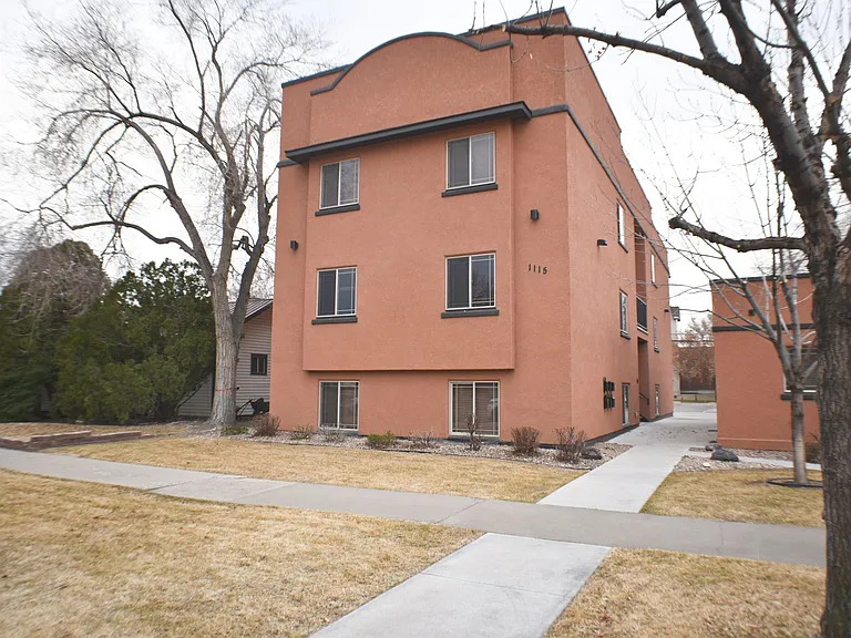 1115 Belford Ave — Photo 3