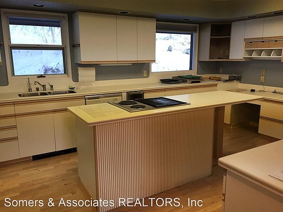 4th image of 559 Aquila St