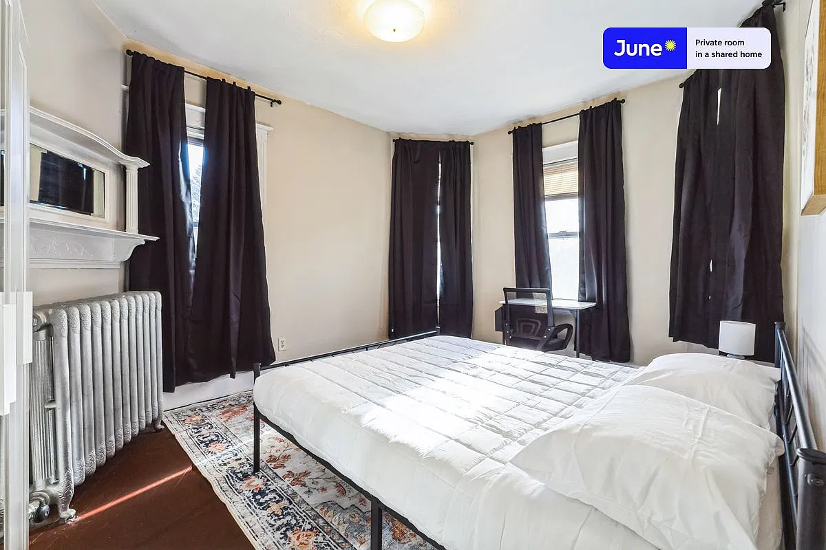 Queen bedroom in 5 bed/1.5 bath home in Harvard Square #1809 C — Photo 1