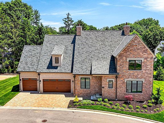 2nd image of 130 Barrington Pl