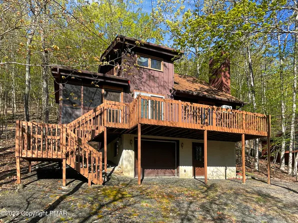 148 Saint Andrews Dr, Bushkill, PA 18324