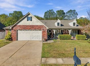 704 S 71st St, Broken Arrow, OK 74014