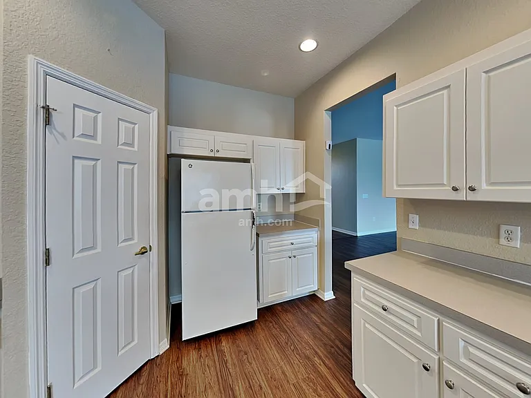 1025 Brenton Manor Dr — Photo 3