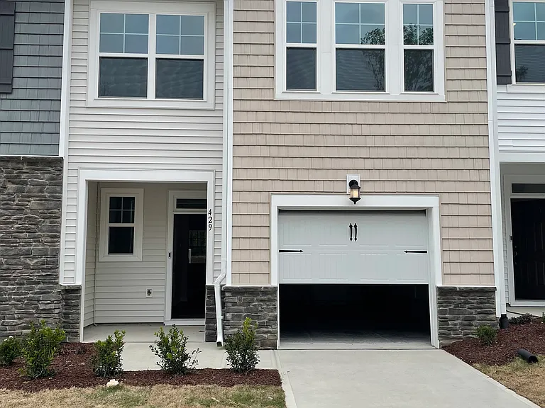 429 Hazy Hills Ln — Photo 1