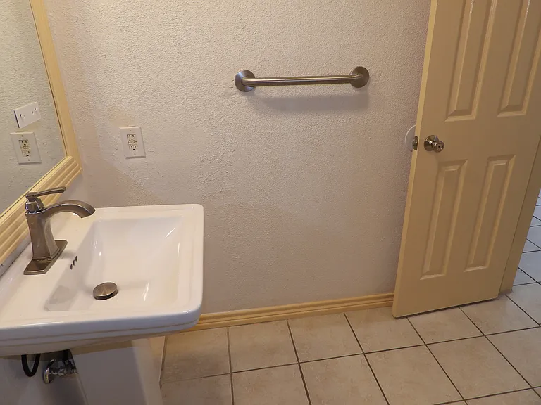 14327 Lorne Dr — Photo 5