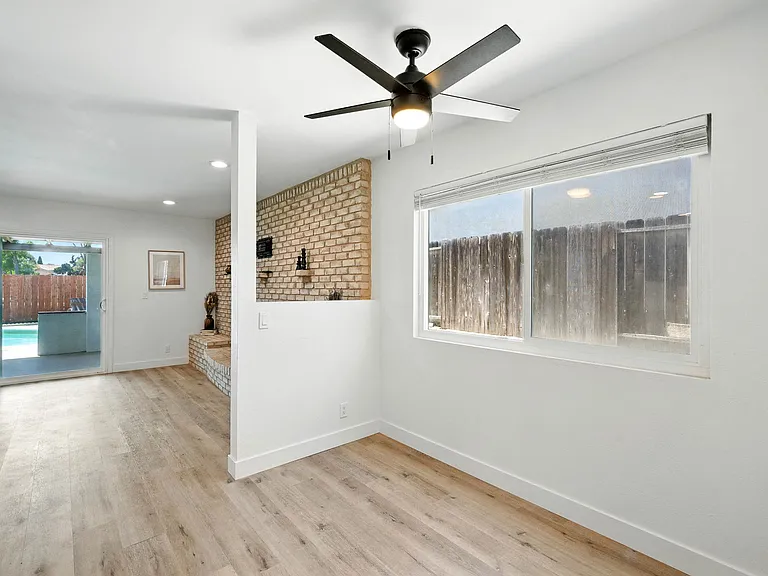 1472 Loma Ln — Photo 10