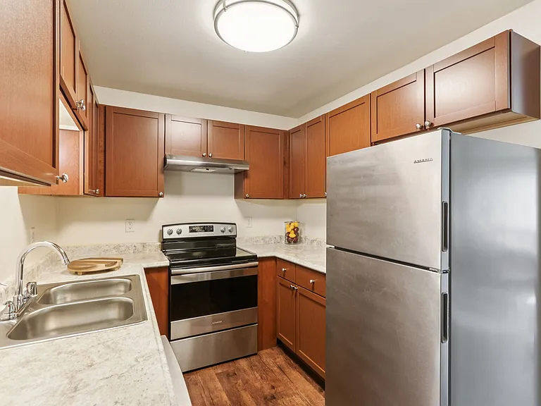 Woodfield Heights Apartments — Photo 25