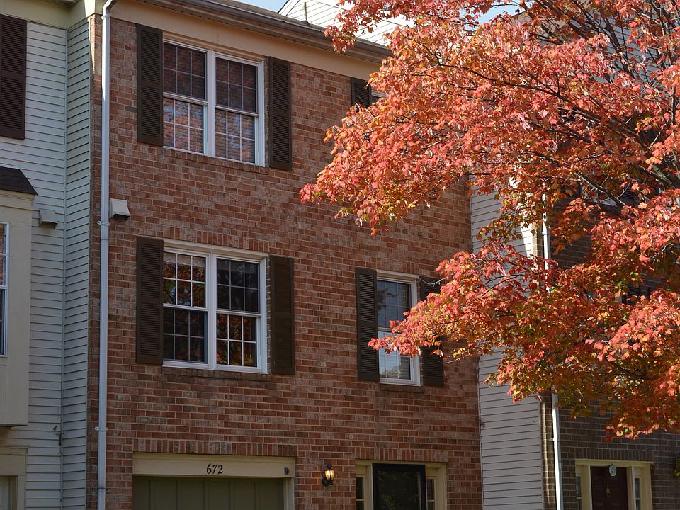 1st image of 672 Ivy League Ln