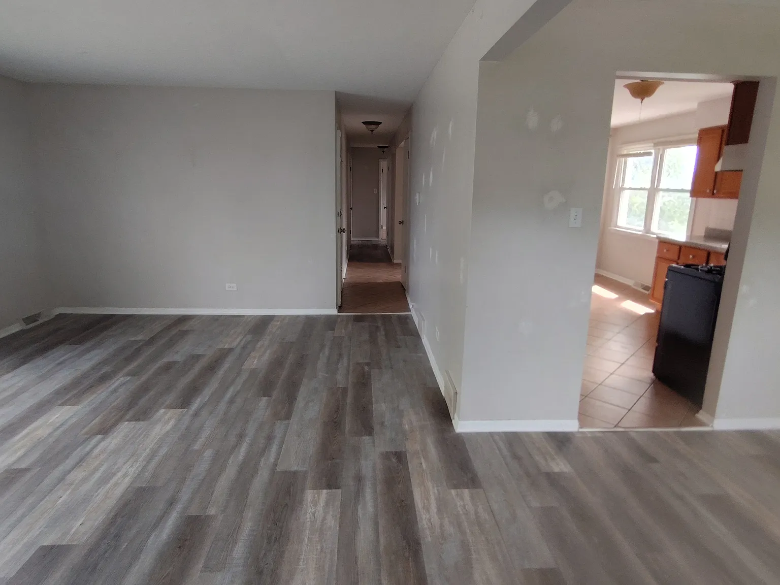 3 bed, 1.5 bath, 1100 sqft, $2,125 — Photo 3
