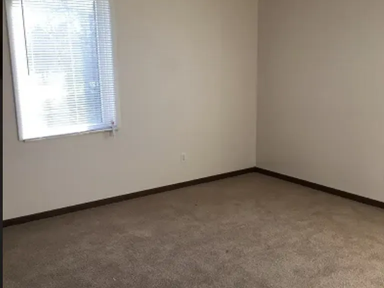 802 Hartwell Dr — Photo 10