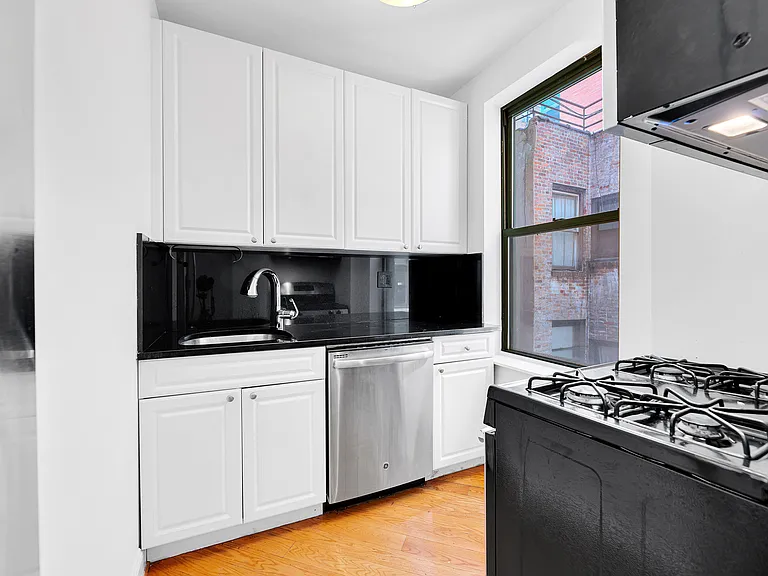 226 E 70th St #4C — Photo 7