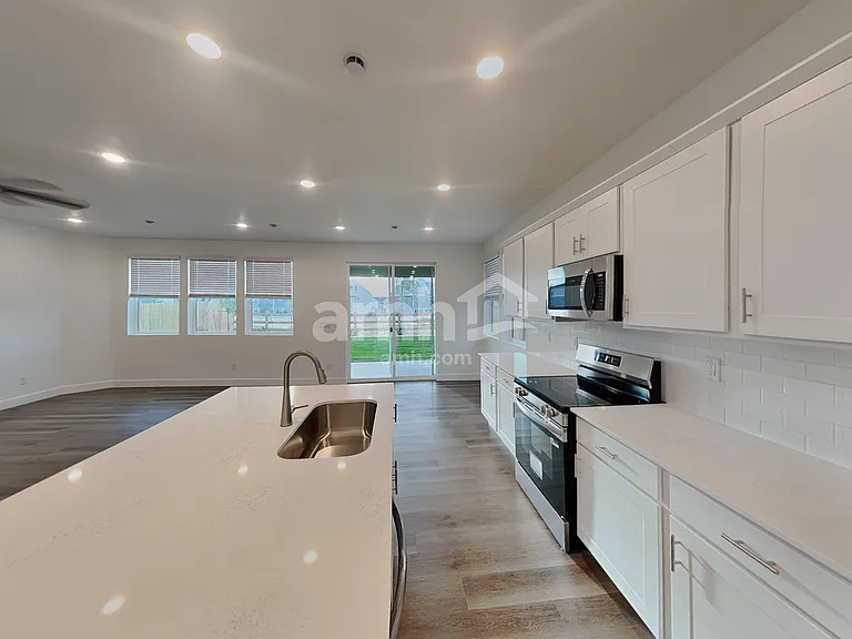 10003 Abilene Ct — Photo 3