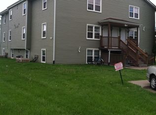 2218 Emerald Dr APT 8, Davenport, IA 52804