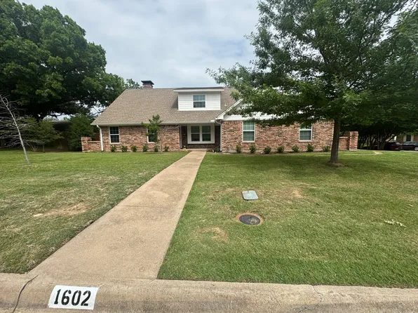 1602 Lancelot Cir, Grand Prairie, TX 75050