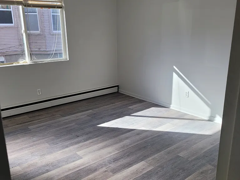 919 W Cross St #3 — Photo 3
