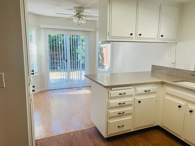 5089 Brittany Dr — Photo 4