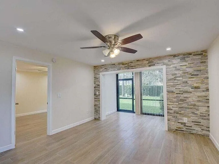 400 Club Cir — Photo 16