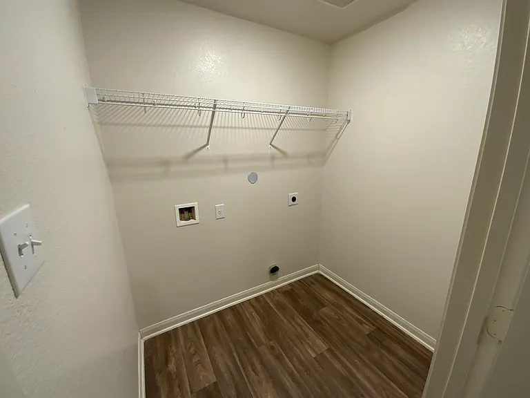 1024 Riverdale Cv — Photo 17