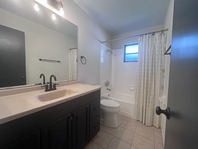 2563 Temple St — Photo 9