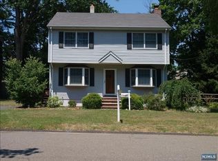 528 Roosevelt Ave, River Vale, NJ 07675
