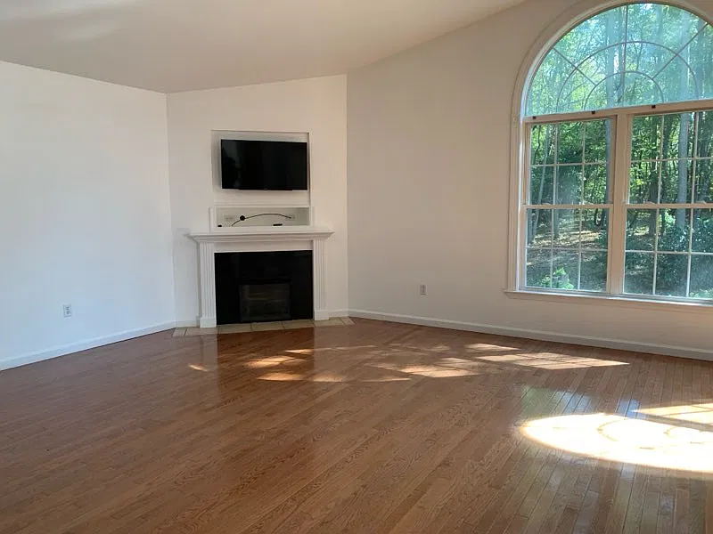 4 bed, 2468 sqft, $2,500 — Photo 4