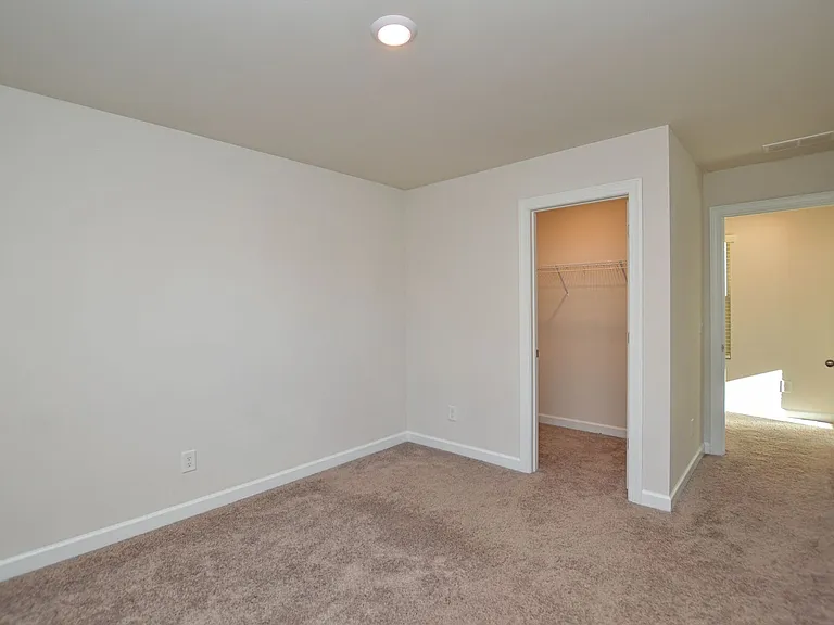 3215 Lisburn St — Photo 23