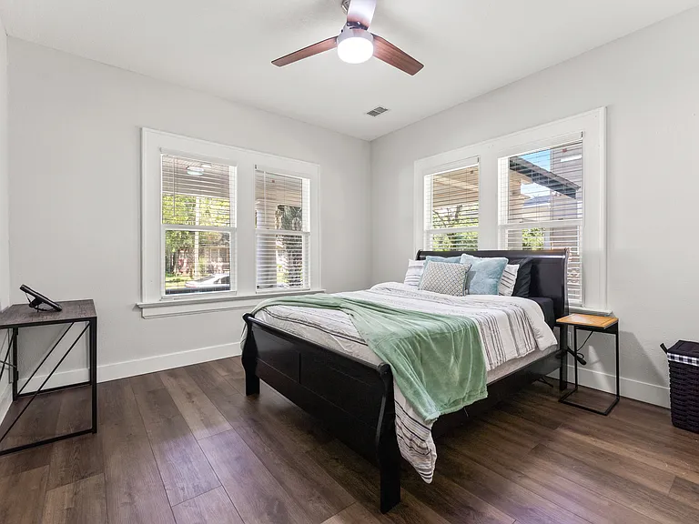 2811 N Market St — Photo 17