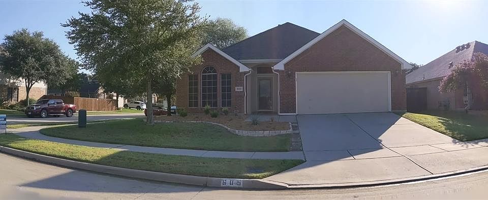 1st image of 605 Lake Point Dr