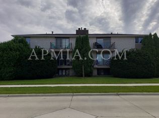 941 Emmons St APT 1, Hiawatha, IA 52233